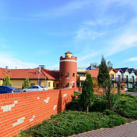 Hotel Daglezja Nad Jeziorem Kornickim Kornik Exterior photo